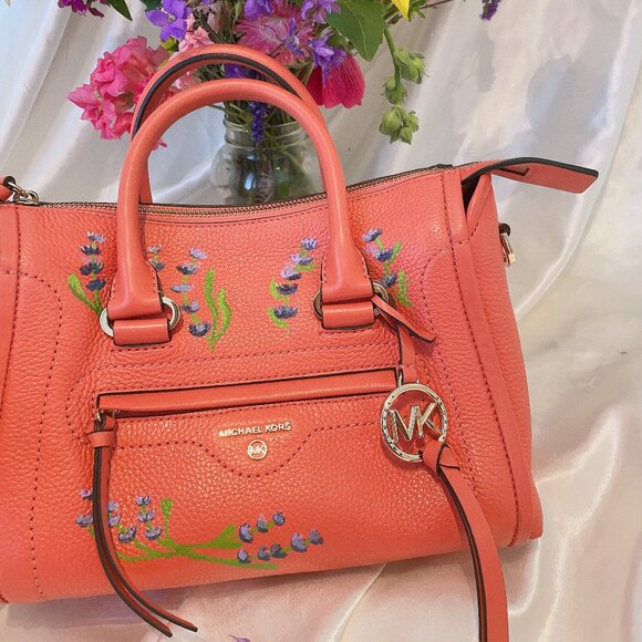 Michael Kors grapefruit Carine small crossbody - Picture 1 of 3